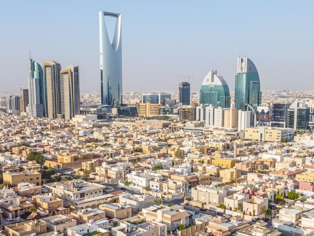 تطور السوق السكني في السعودية: من الفيلات الفاخرة إلى الشقق بأسعار معقولة Saudi Arabia’s housing market evolution: from luxury villas to affordable apartments